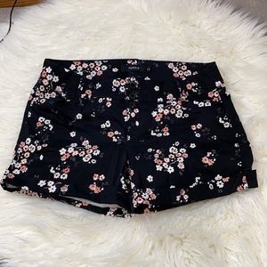 Flower pattern black shorts Torrid